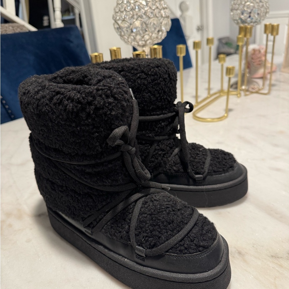 Cozy Black Women's Boots